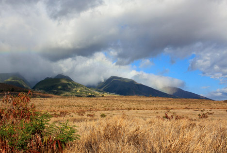 photo, West Maui Mountains